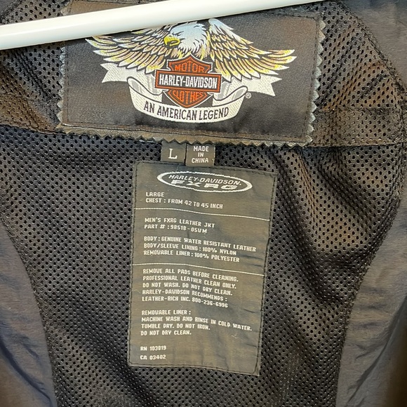 Authentic Harley Davidson leather motorcycle jacket with liner. Size Large - Picture 4 of 5